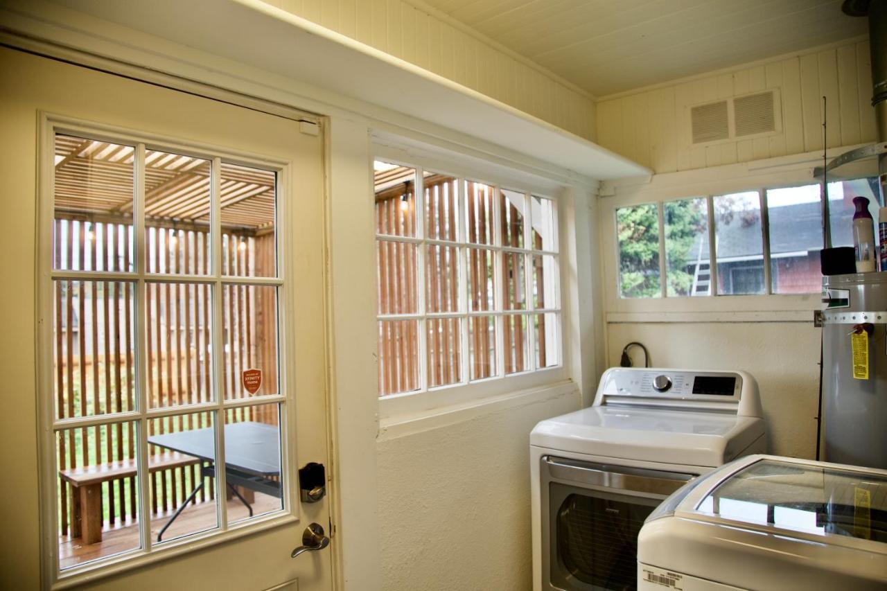 Cozy Home Conveniently Located With King Bed Tacoma Exterior photo
