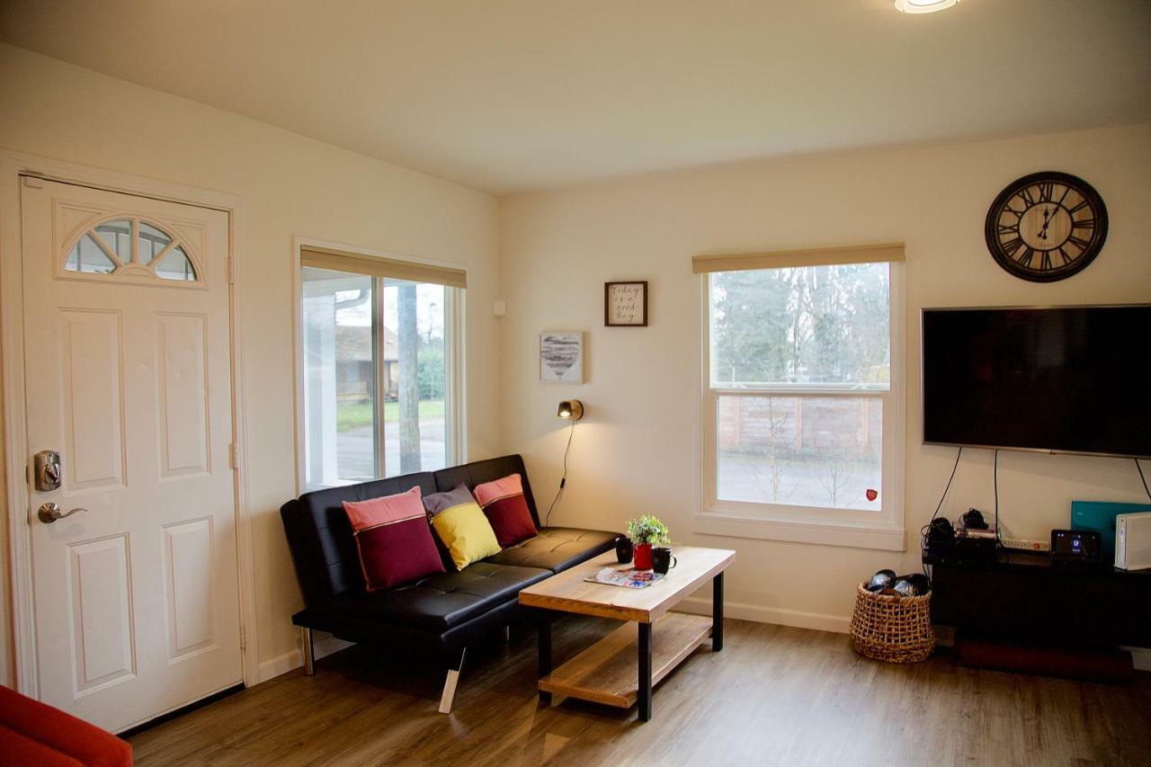 Cozy Home Conveniently Located With King Bed Tacoma Exterior photo